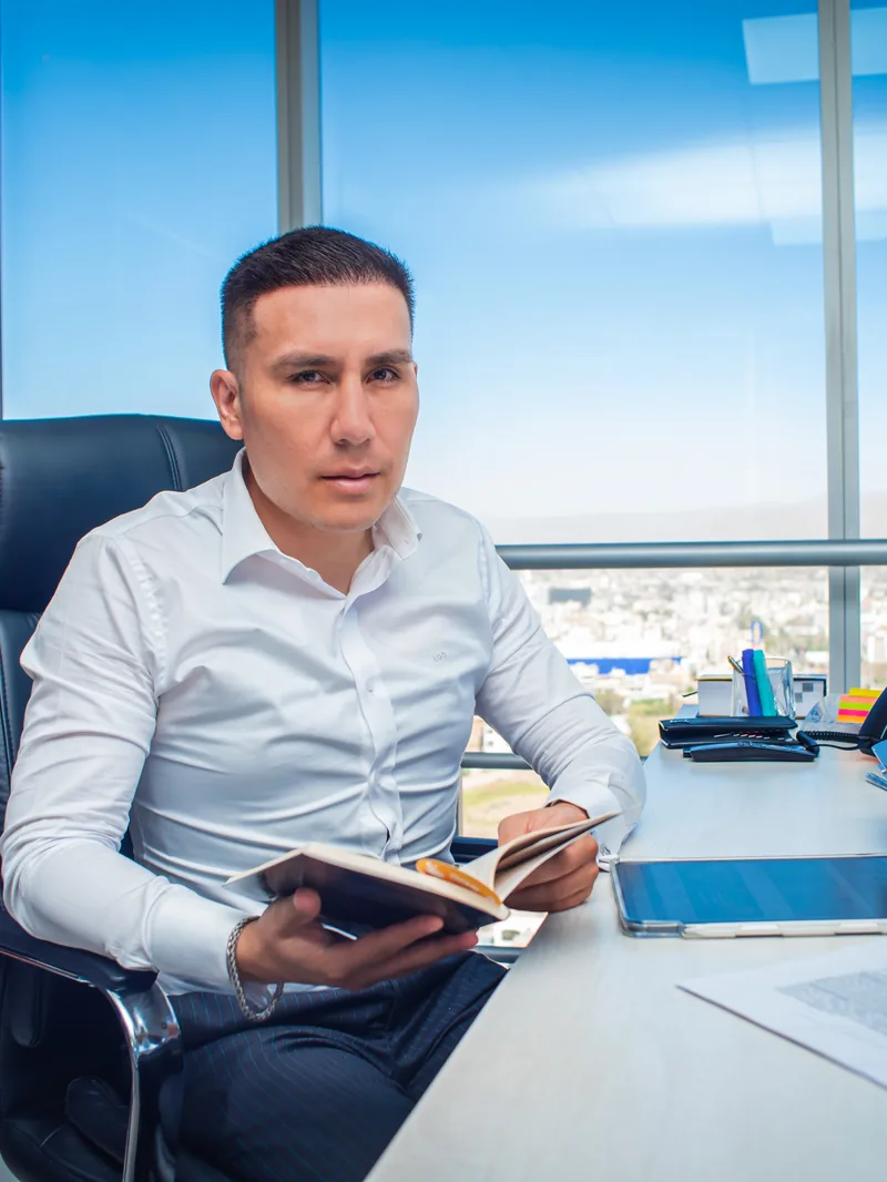 Dr. Luis Enrique Gutiérrez Oliva — Socio Director